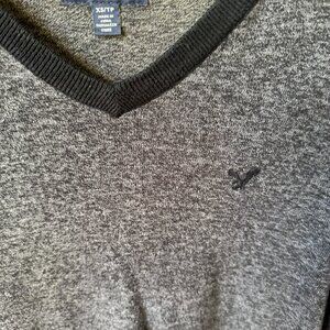 AMERICAN EAGLE V NECK LONG SLEEVE CLASSIC FIT 100% COTTON SZ XSMALL